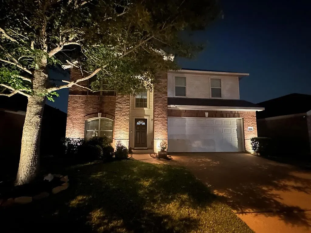 4 bed, 2869 sqft, $3,000 — Photo 2