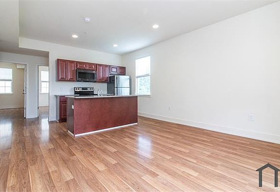 2nd image of 1901 N 7th St #3