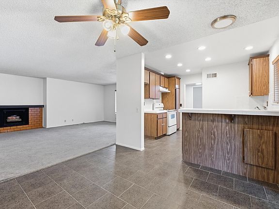 4th image of 42935 15th St W Unit 6