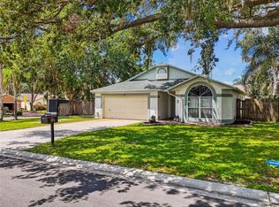 301 Sugar Creek Dr, Plant City, FL 33563