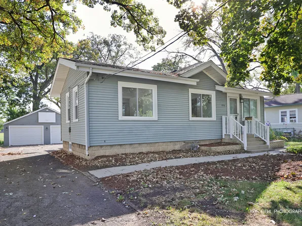 810 Center St, McHenry, IL 60050