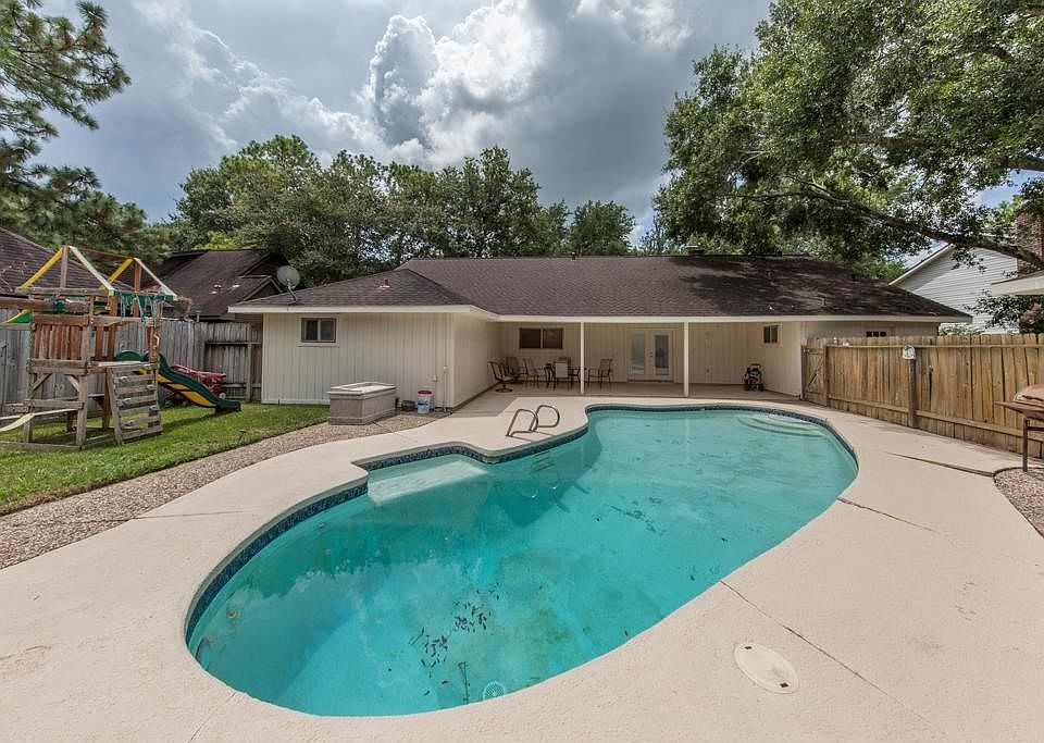 Enjoy the pool year  round with our warm winter!
