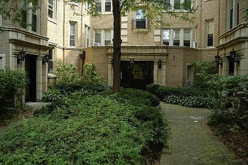 1st image of 4229 1/2 N Paulina St APT 1S