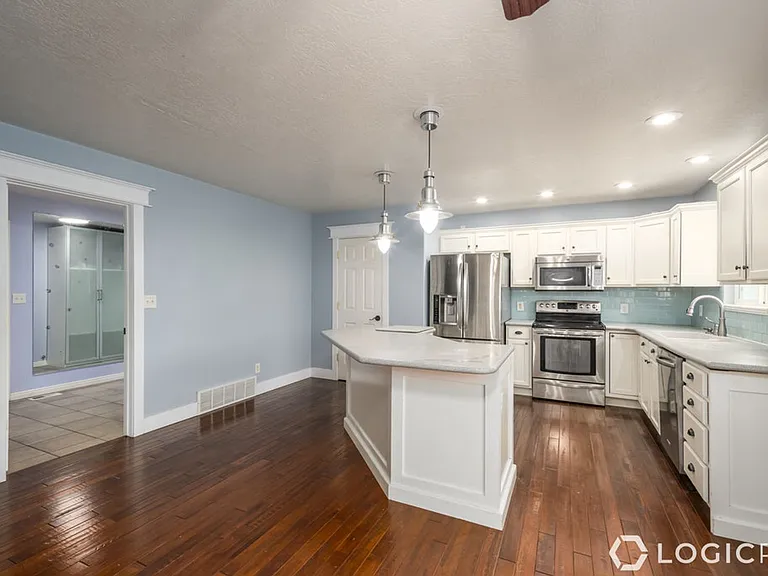 376 W Concord Pl — Photo 9