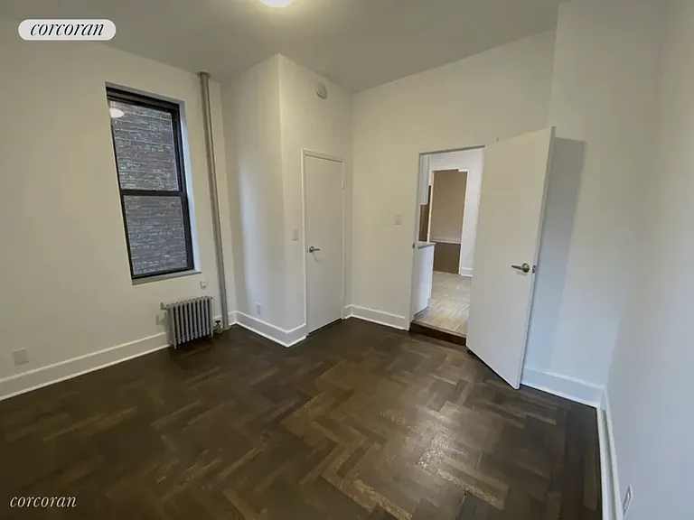 322 W 47th St #2R — Photo 7