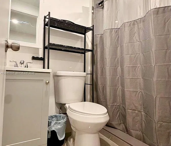 2255 SW 33rd Ave #1 — Photo 4