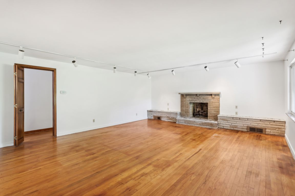 Lilac St-1505-005.jpg