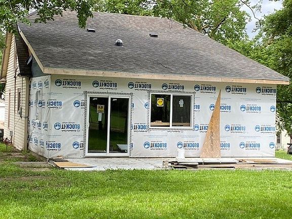 4th image of 211 Cherry St