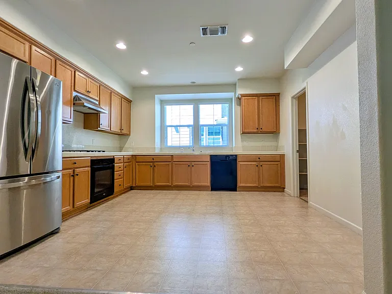 Kitchen & Pantry