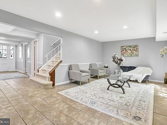 4th image of 8127 Pinelake Ct
