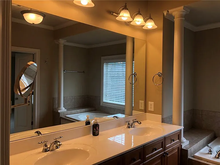 10240 Billings Pointe — Photo 21
