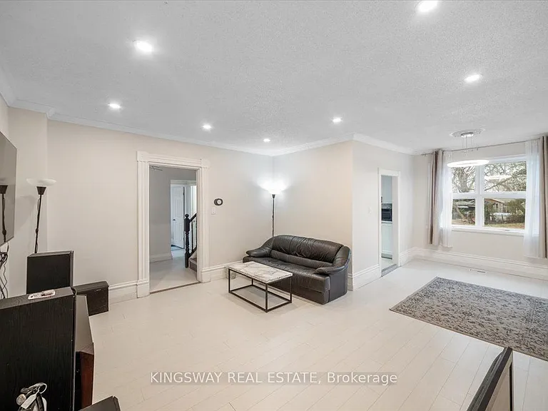 1144 Fisher Ave #UPPER — Photo 17