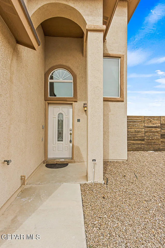 3 bed, 2.0 bath, 1709 sqft, $1,825 — Photo 4