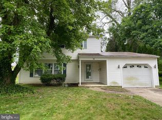 21 Cedar Creek Dr, Laurel Springs, NJ 08021