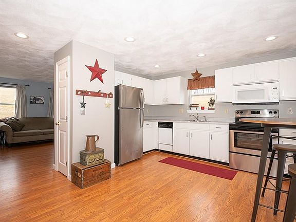 2nd image of 17 W Hill Dr #D