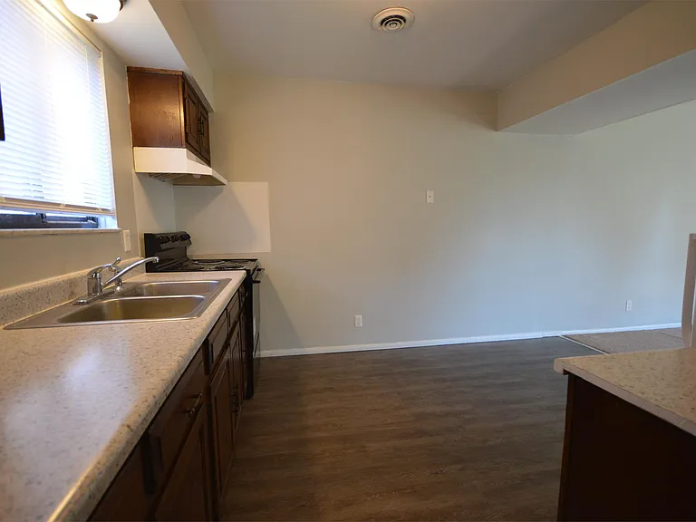 216 E Kilbuck St — Photo 4