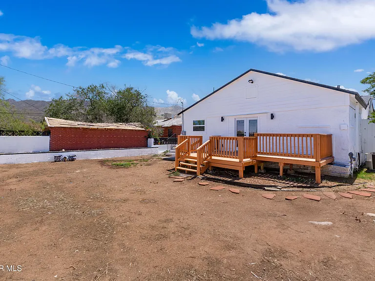 3221 N Stanton St — Photo 40
