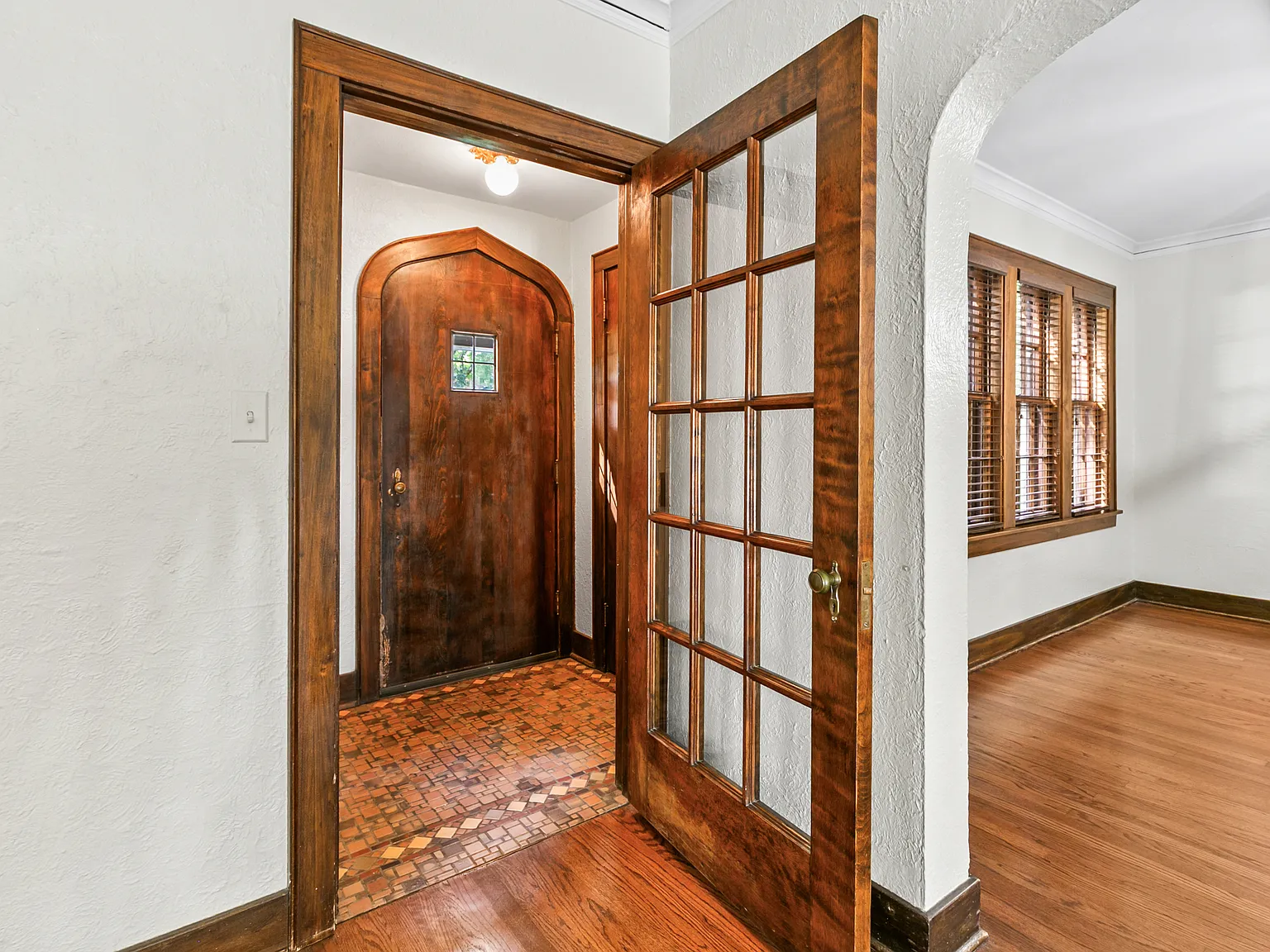 4 bed, 1.5 bath, 2241 sqft, $2,850 — Photo 3