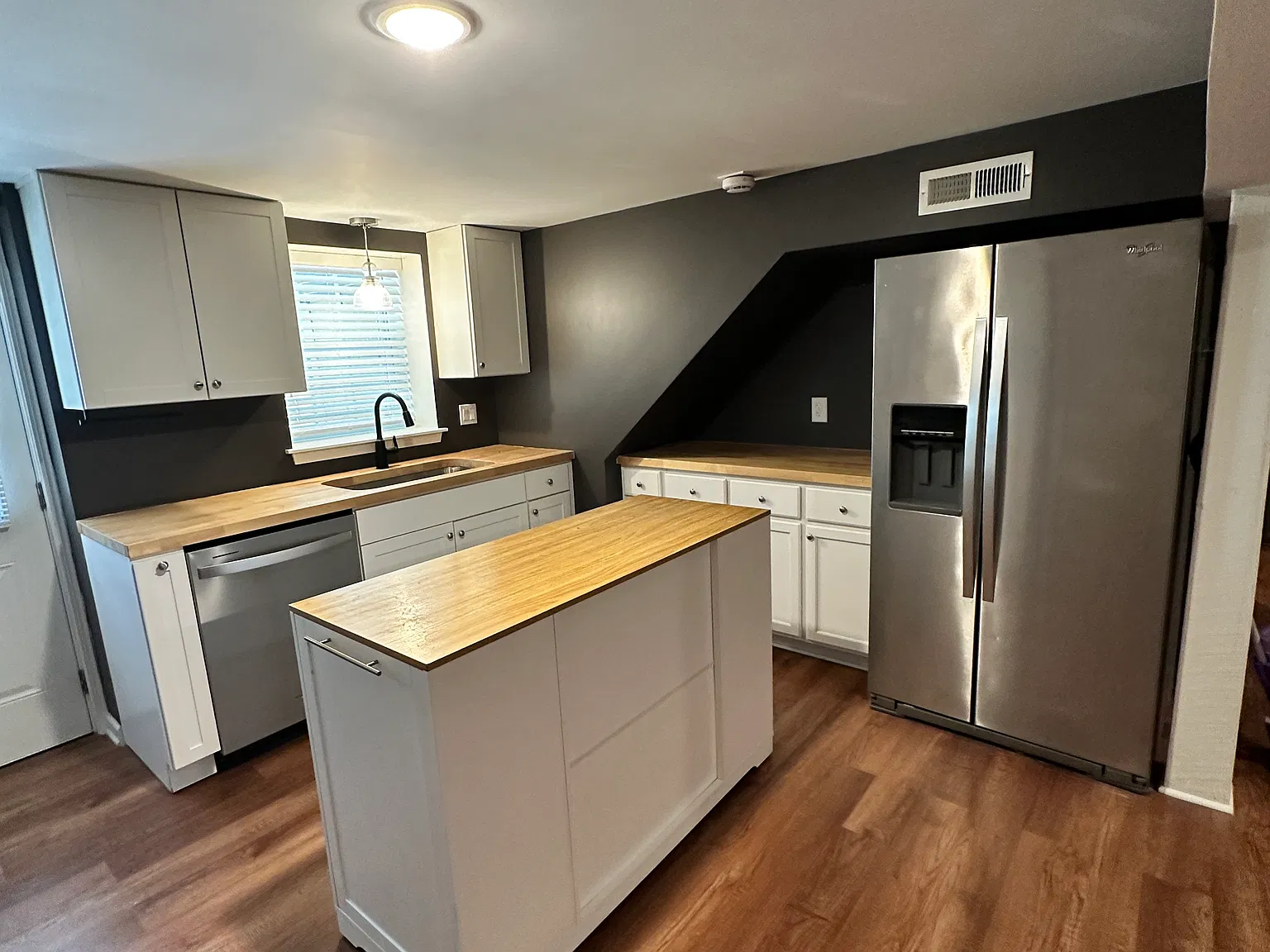 2 bed, 1350 sqft, $2,000 — Photo 2
