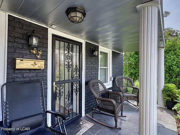 2nd image of 229 Simpson St