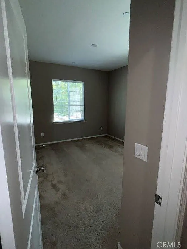 5 bed, 2728 sqft, $3,550 — Photo 4