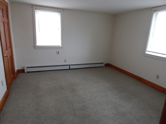 3rd image of 345 Essex St APT 1