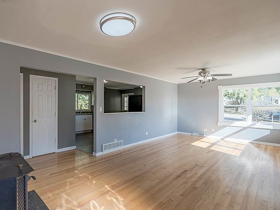 3rd image of 35048 N Hilldale Dr