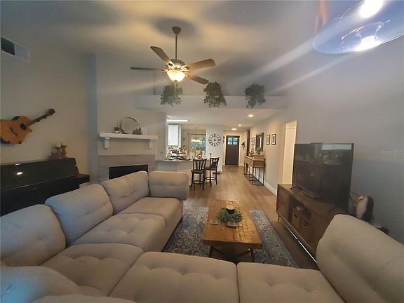 2nd image of 3931 Biscayne Dr
