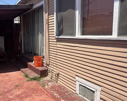 5th image of 1346 W 61st St