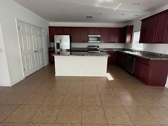 4th image of 3835 Gulf Shore Cir