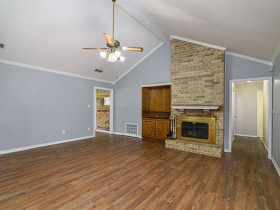 3rd image of 212 Mill Creek Ln