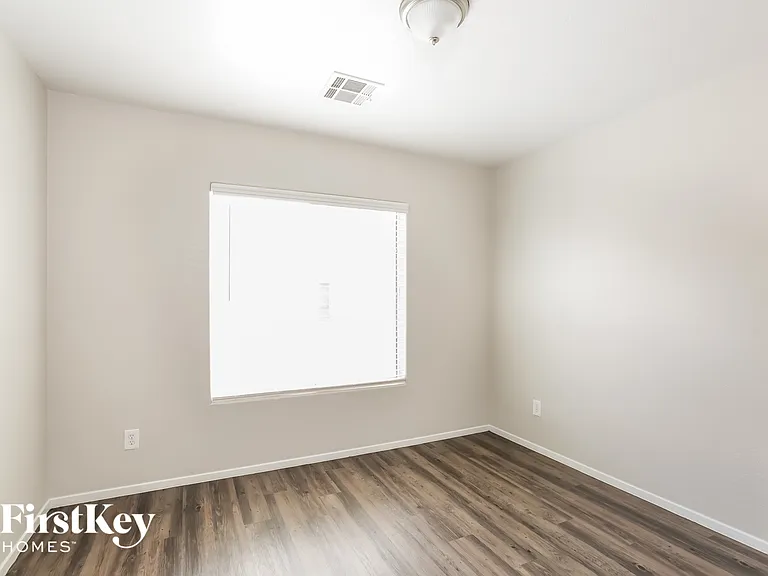703 Loughton St — Photo 12