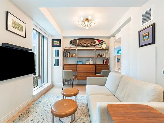 3rd image of 135 Seaport Blvd #818