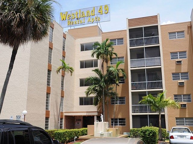 Welcome to Westland 49 Apartments