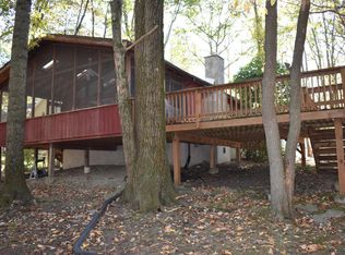 135 Rodeo Dr, Lords Valley, PA 18428