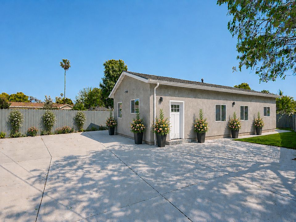 1st image of 2576 Avenida De Las Plantas #B