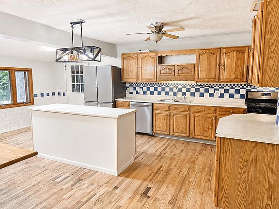 4th image of 181 Shellenberger Ave