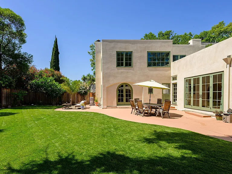2052 Alameda Way — Photo 38