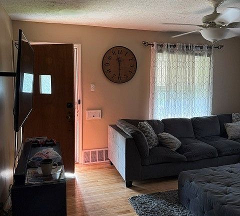 3rd image of 4141 W 57th St