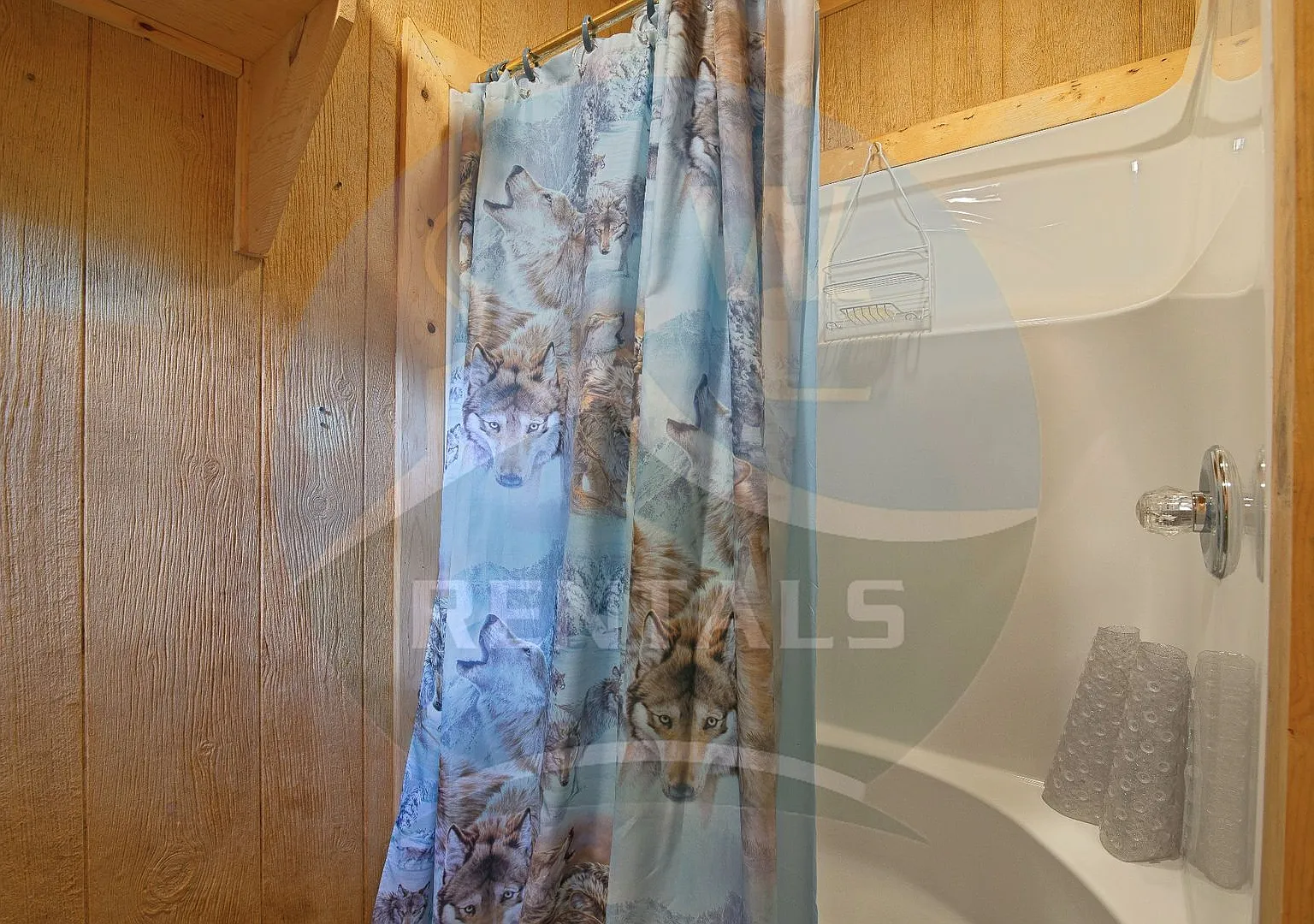 Peaceful Living, Convenient Location - Cabin in the woods with walking trails in Whittier NC! — Photo 4