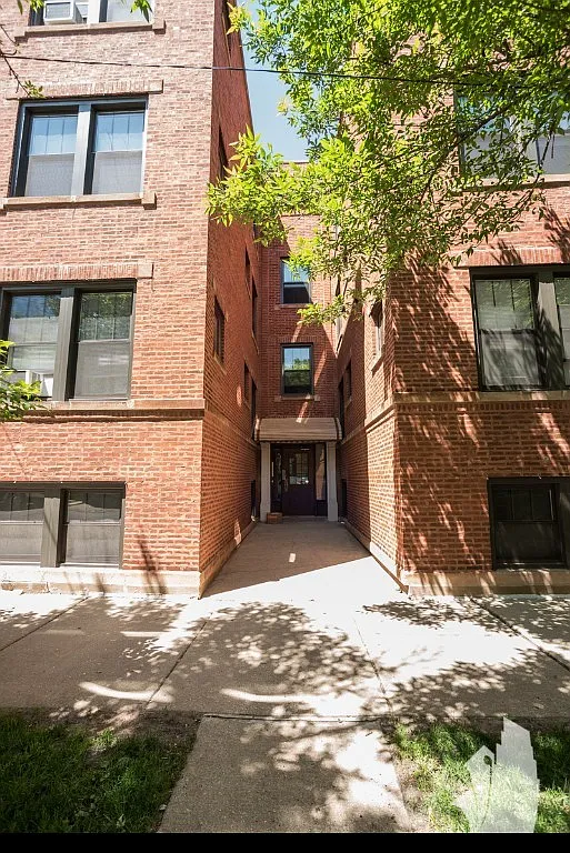 1 bed, 1.0 bath, 745 sqft, $1,695 — Photo 2