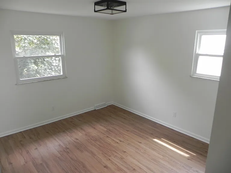 895 E College Ave — Photo 17