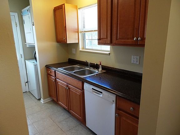 5th image of 419 N Cambridge Dr #419