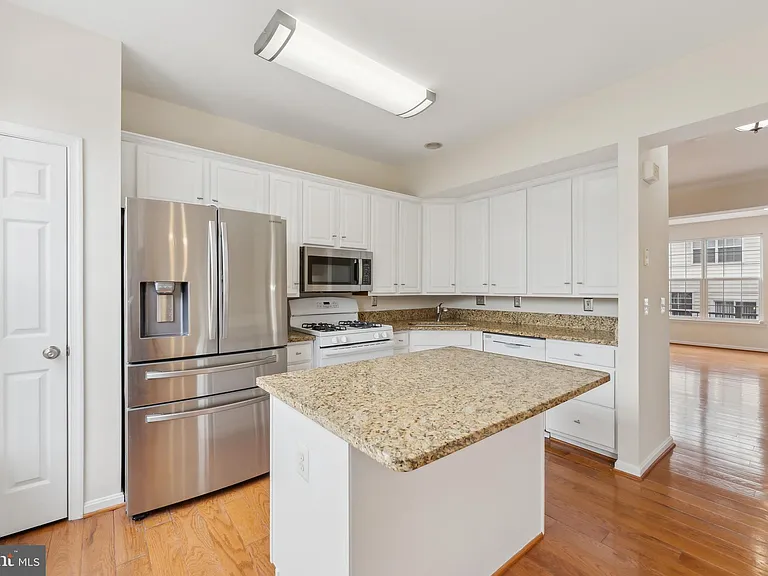 3802 Dominion Mill Dr — Photo 8