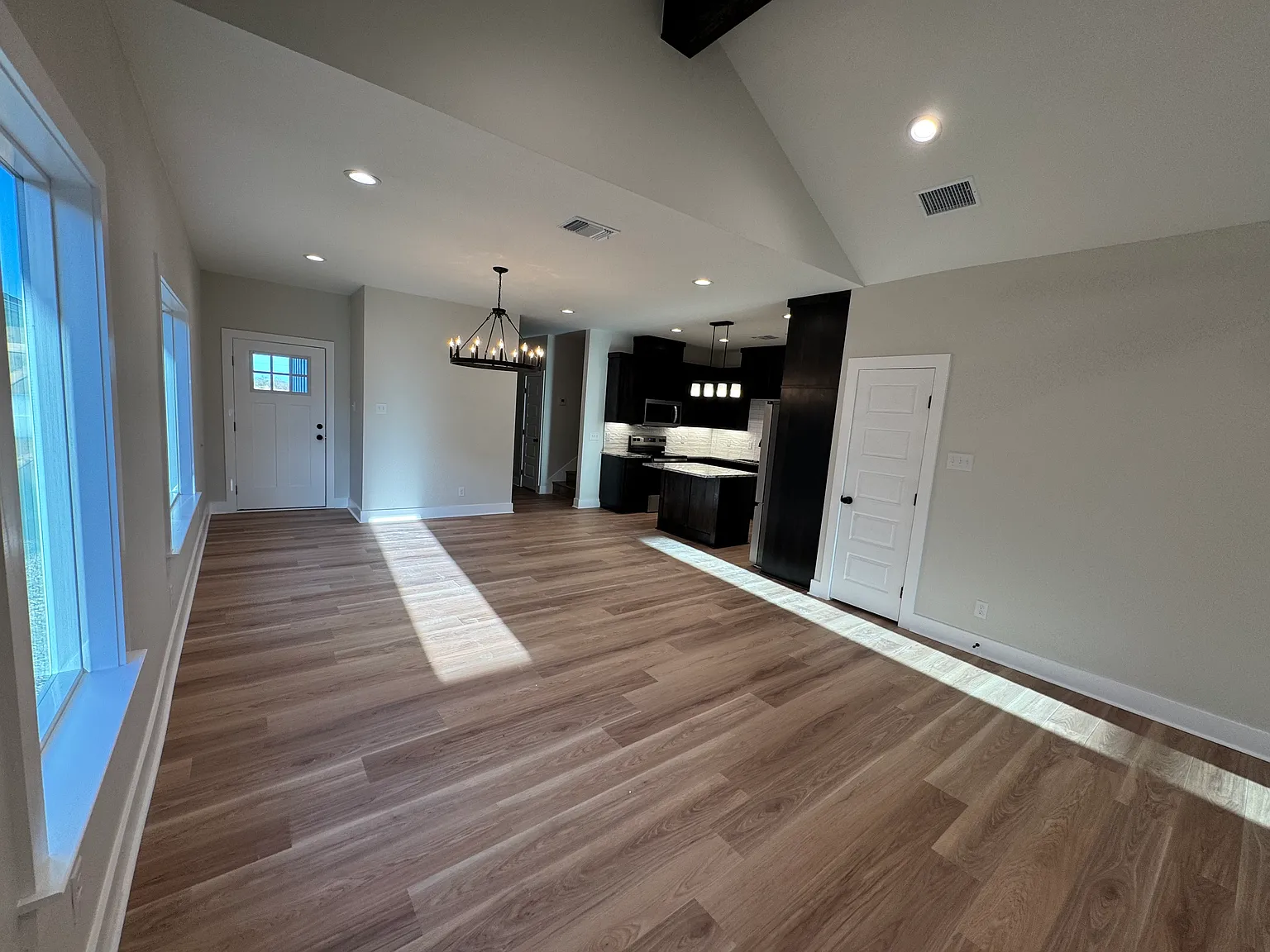 3 bed, 2.5 bath, 1809 sqft, $2,500 — Photo 2