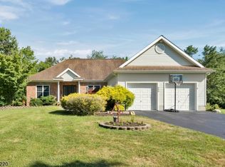 400 Pidgeon Hill Rd, Branchville, NJ 07826