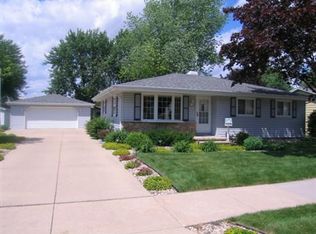 620 Pierce Ave, Little Chute, WI 54140