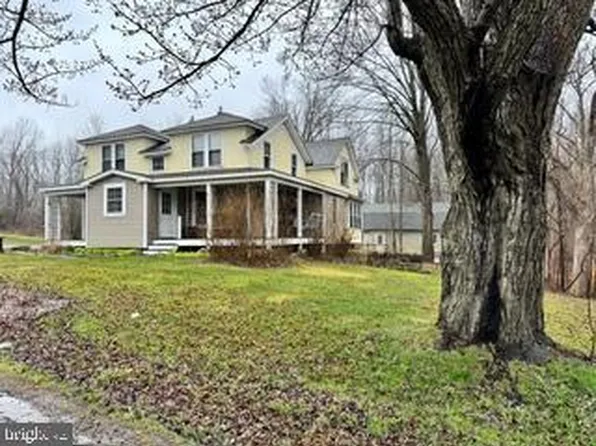39 Carbondale Rd, Waymart, PA 18472