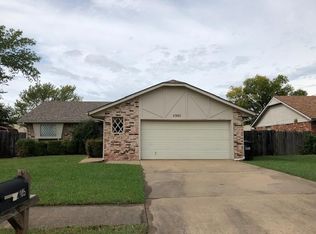 2305 Crystal Dr, Moore, OK 73160