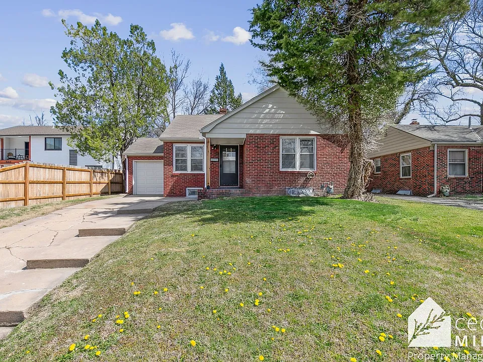 636 N Bluff Ave